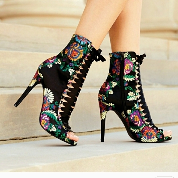 Steve Madden Shoes - STEVE MADDEN fuego brocade floral peep-toe booties